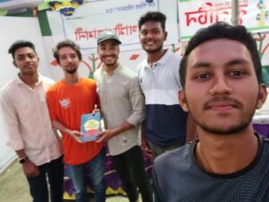 এভাবেই বই কিনে ছবি তুলে সামাজিক যোগাযোগমাধ্যম ছড়িয়ে দিয়ে উচ্ছ্বাস প্রকাশ করেছেন ক্রেতারা।