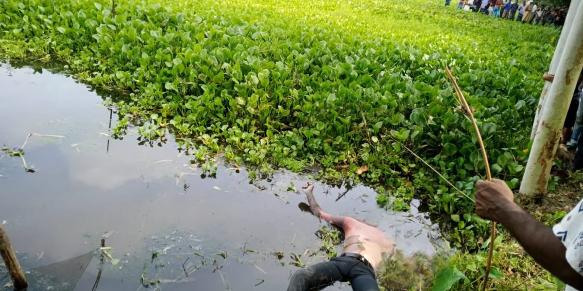 নাগেশ্বরীতে ডোবা থেকে অজ্ঞাত যুবকের ভাসমান লাশ উদ্ধার