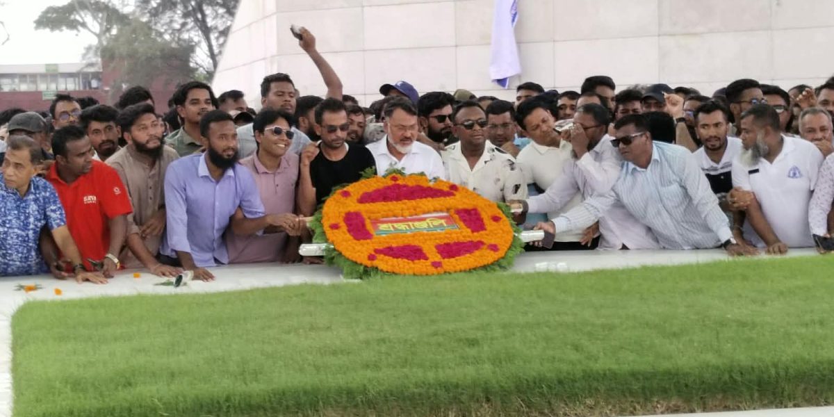 ভারপ্রাপ্ত মহাসচিবের দায়িত্ব পাওয়ার পর জিয়া ও খালেদা জিয়ার সমাধিতে রিজভীর শ্রদ্ধা