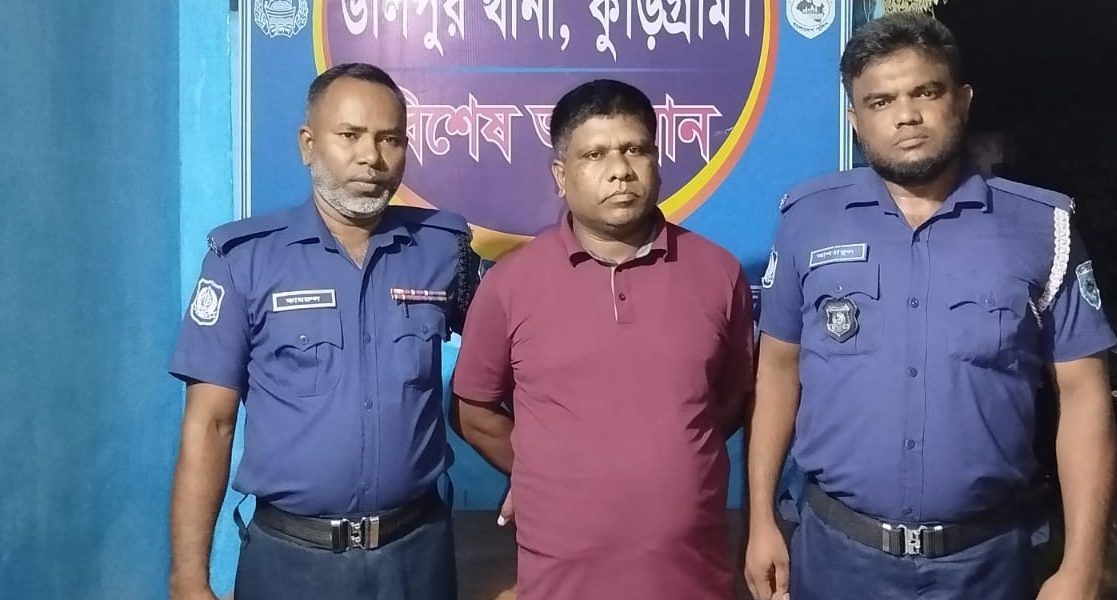 উলিপুরে রাস্তায় টায়ার জ্বালিয়ে নাশকতা, আওয়ামীলীগ নেতা গ্রেপ্তার