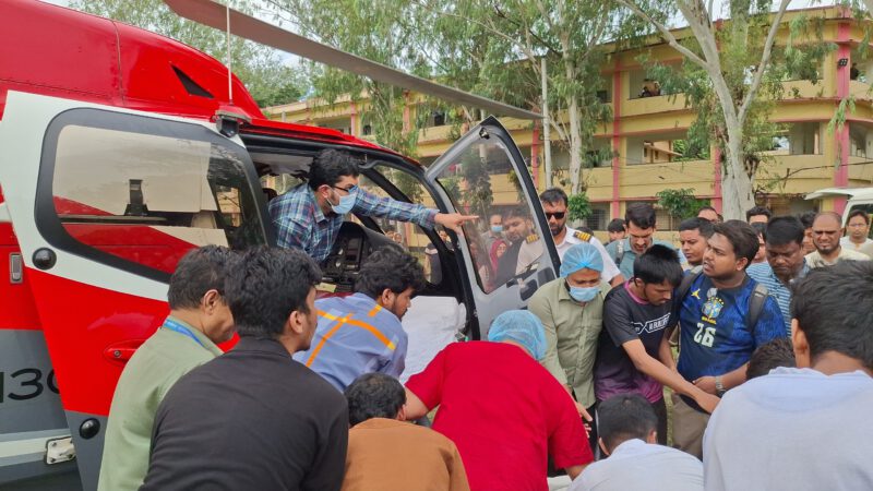 মস্তিষ্কে গুরুতর আঘাতপ্রাপ্ত রুয়েট শিক্ষার্থী রাফিদকে এয়ার অ্যাম্বুলেন্সে ঢাকায় পাঠাল প্রশাসন