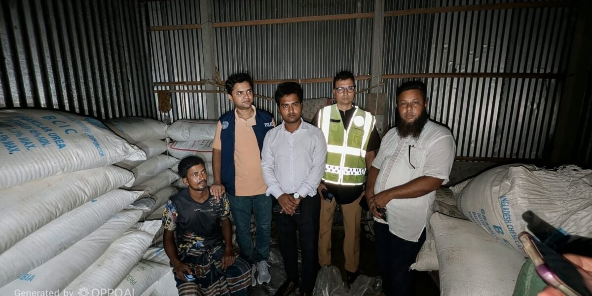 ভূরুঙ্গামারীতে ধানের গোলা ও খড়ির মাচা থেকে ৪২ বস্তা সার উদ্ধার, জরিমানা ১ লাখ
