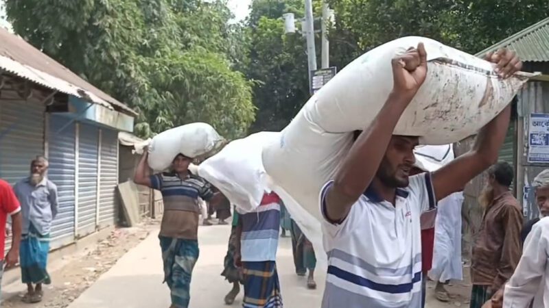 কুড়িগ্রামে গোডাউন ভেঙে শতাধিক বস্তা সার লুট হওয়ার অভিযোগ