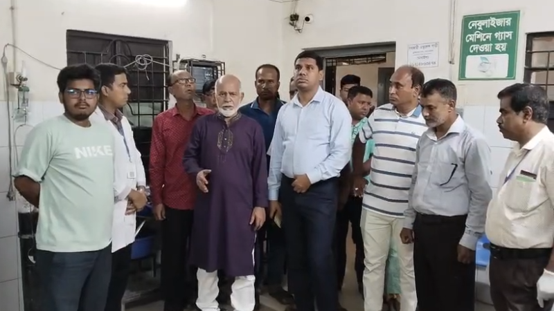 ফুলবাড়ী স্বাস্থ্য কমপ্লেক্সের ছাদ ধসের ঘটনাস্থল পরিদর্শনে এমপি