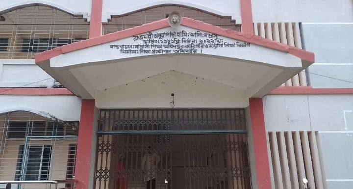 কুড়িগ্রামে জমির বিনিময়ে চাকরি দেওয়ার অভিযোগ মাদরাসা অধ্যক্ষের বিরুদ্ধে