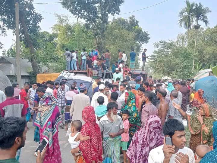 রৌমারীতে সড়ক দুর্ঘটনায় একই পরিবারের ৩ জনসহ নিহত-৫