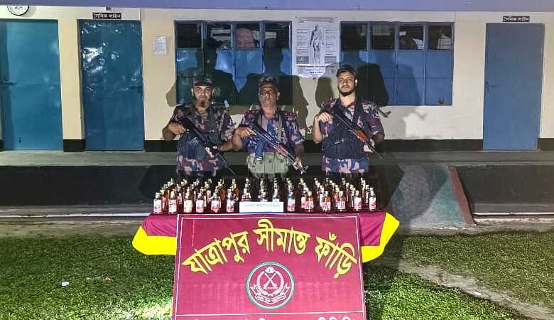 কুড়িগ্রামে বিজিবির অভিযানে ১৫ লাখ টাকার চোরাচালানি পণ্য জব্দ,গ্রেপ্তার ২